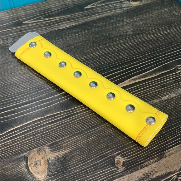 Hair Glove - Yellow Snap Closure - New - Picture 2 of 4